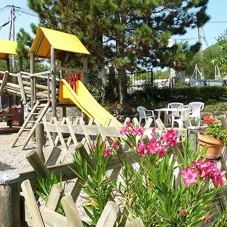 Avec Terrasse Et Salon De Jardin A - Api-1-52-419 Darbres