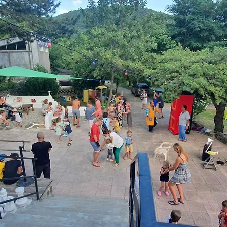 Avec Terrasse Et Salon De Jardin A - Api-1-52-419 Camping *