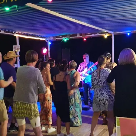 Avec Terrasse Et Salon De Jardin A - Api-1-52-419 Camping *
