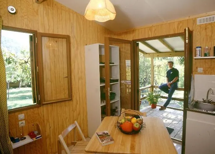 Camping Avec Terrasse Et Salon De Jardin A - Api-1-52-419 Darbres